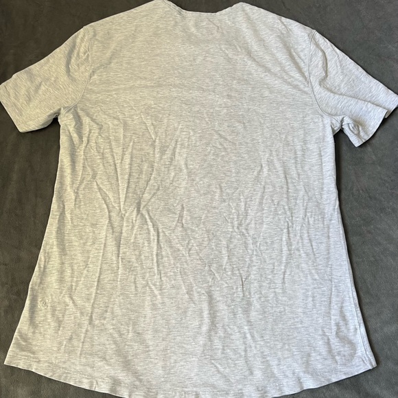 Lululemon 5 year basic light gray sz M - Picture 2 of 2